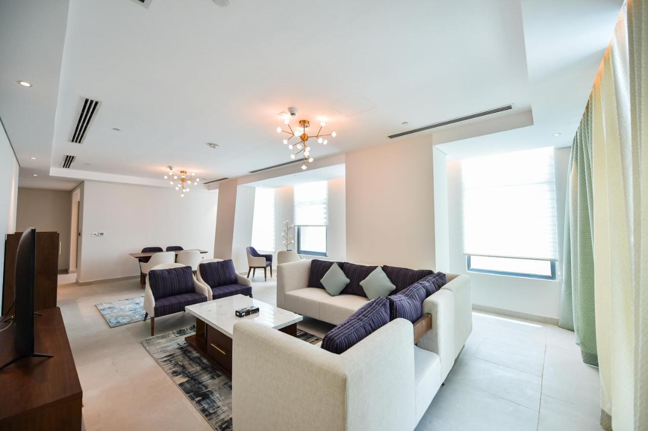 Waterfront Hotel Apartment Lusail Eksteriør bilde A living room in a suite at the Ritz-Carlton, DIFC