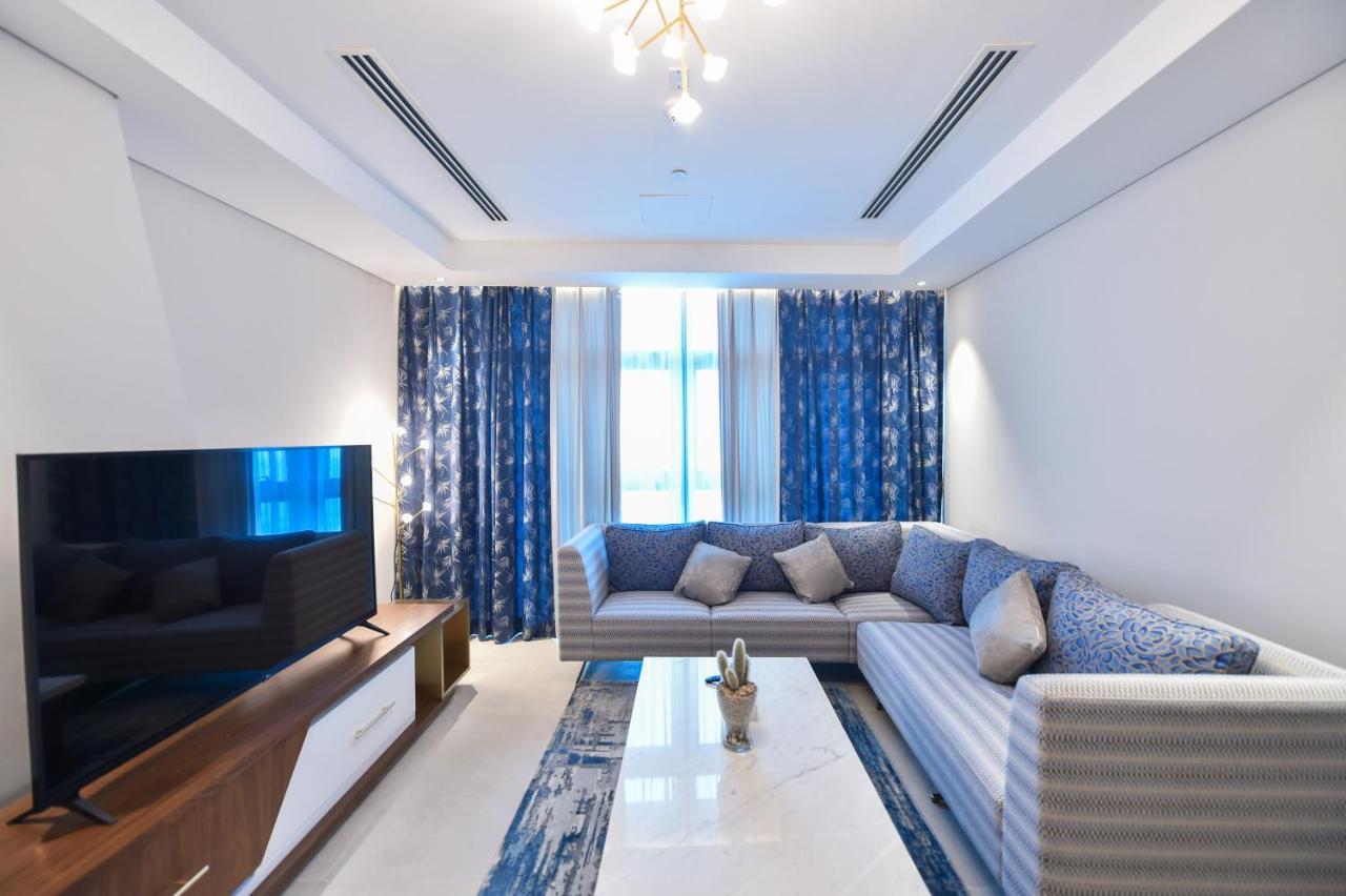 Waterfront Hotel Apartment Lusail Eksteriør bilde A living room in a modern apartment