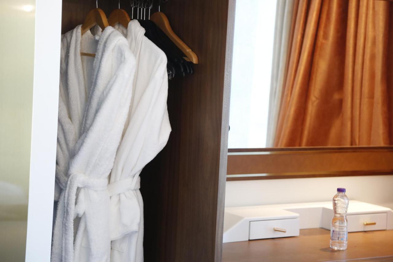 Waterfront Hotel Apartment Lusail Eksteriør bilde A bathrobe hanging in a closet