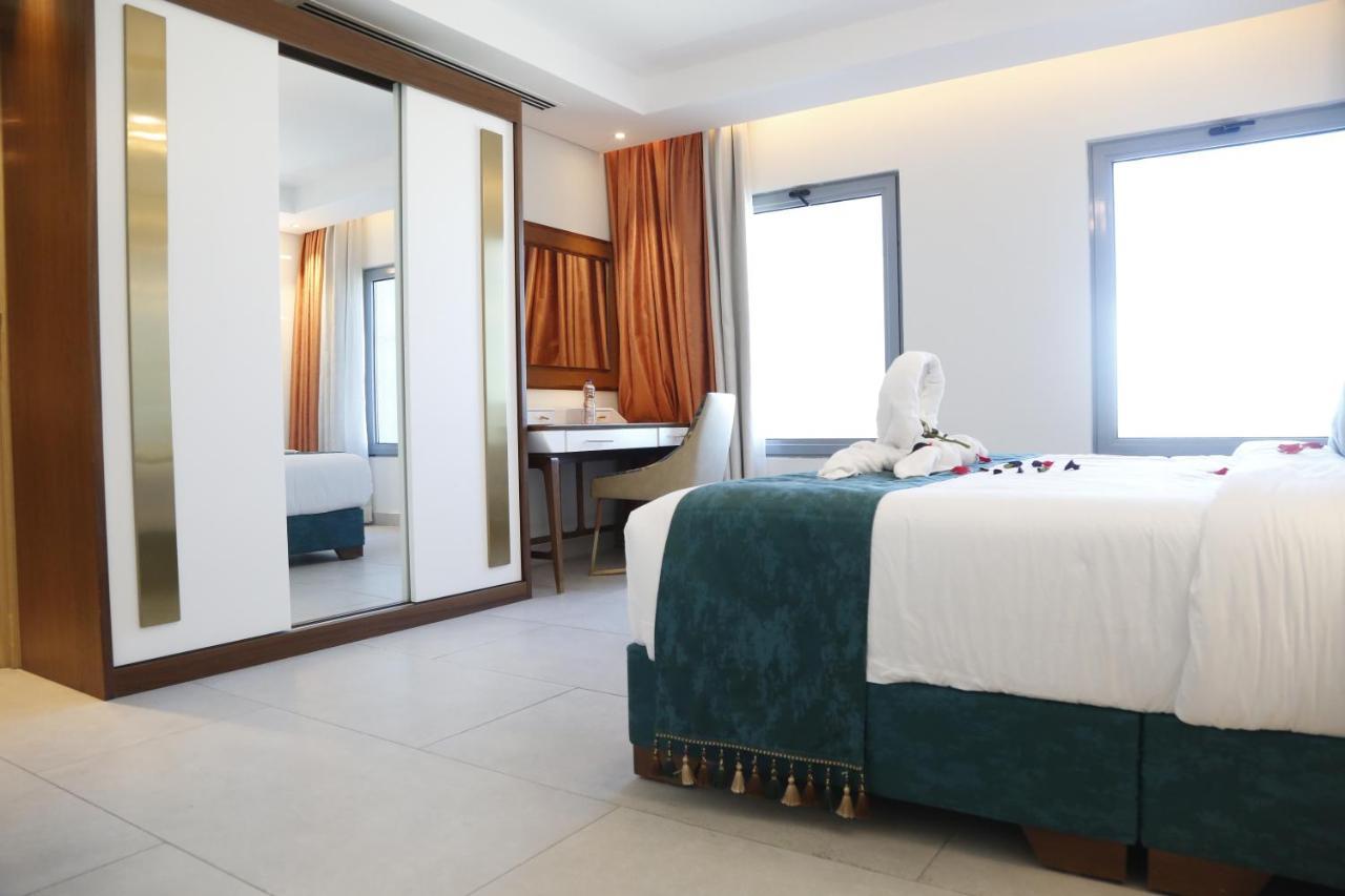 Waterfront Hotel Apartment Lusail Eksteriør bilde A bedroom at the hotel
